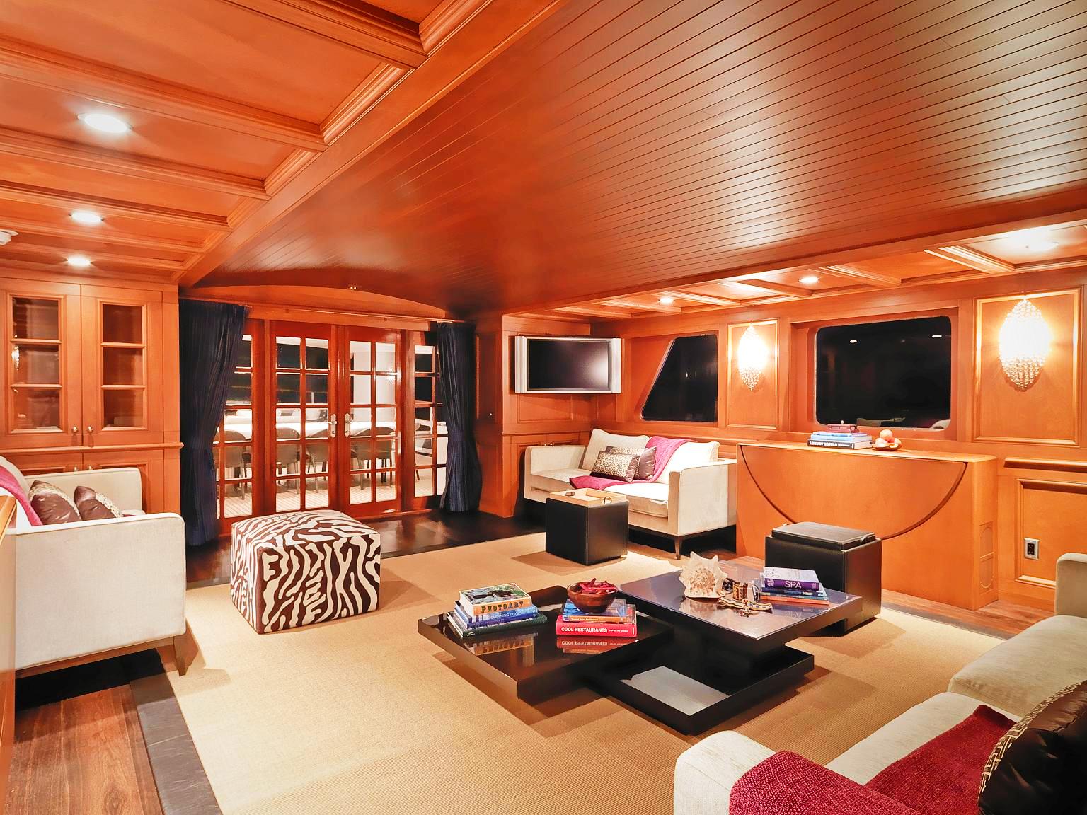 Yacht Expedition VOYAGER, Explorer Superyacht CHARTERWORLD Luxury